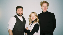 Teamfoto von Anton Krause und Gregor Teggatz sowie Lilli berger Lilli Berger Founder of VYVYT und farvel dem ersten virutellen 3D Erinnerungsraum