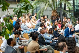 Publikum Filmuniversität Babelsberg Lilli Berger Founder of VYVYT und farvel dem ersten virutellen 3D Erinnerungsraum