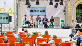 Podiumsdiskussion re:publica zu Deathcare Kann Ki Trauer heilen? Lilli Berger Founder of VYVYT und farvel dem ersten virutellen 3D Erinnerungsraum