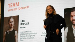 Lilli Berger pitcht beim Halbfinale der Female Lilli Berger Founder of VYVYT und farvel dem ersten virutellen 3D Erinnerungsraum